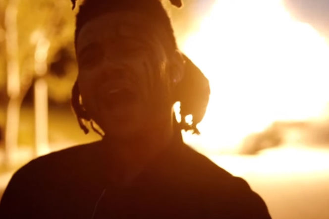The Weeknd w teledysku do The Hills
