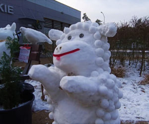 Rzeźby ze śniegu na pętli Głębokie