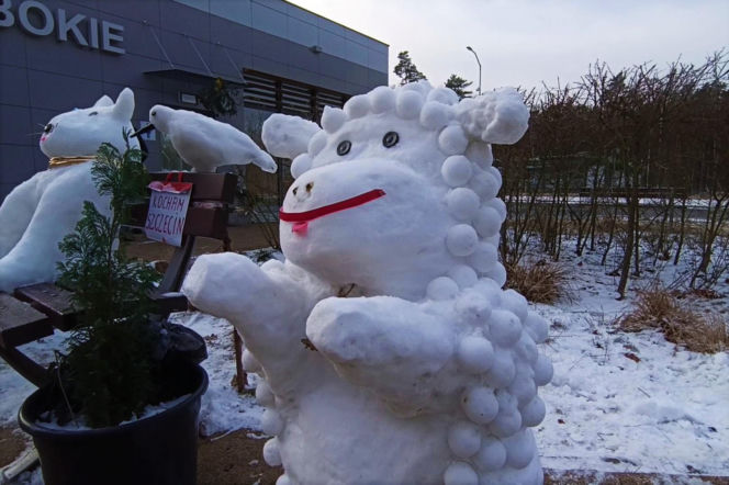 Rzeźby ze śniegu na pętli Głębokie