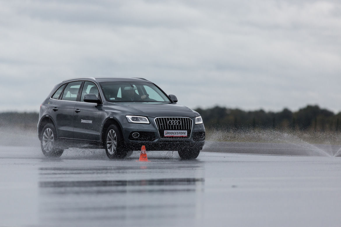jazda po mokrej nawierzchni Audi Q5