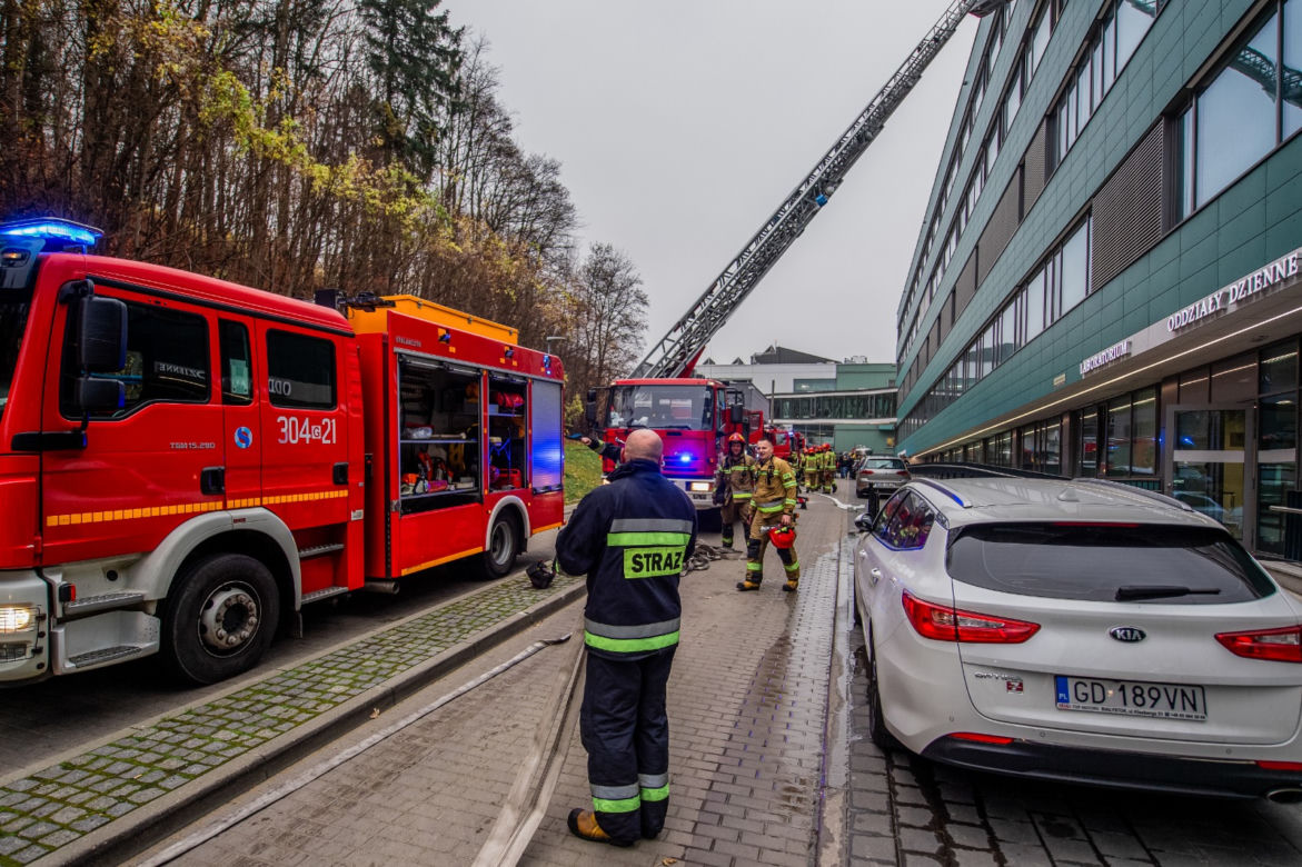 Gdańsk. Ewakuacja w Centrum Medycyny Nieinwazyjnej. Pożar w UCK