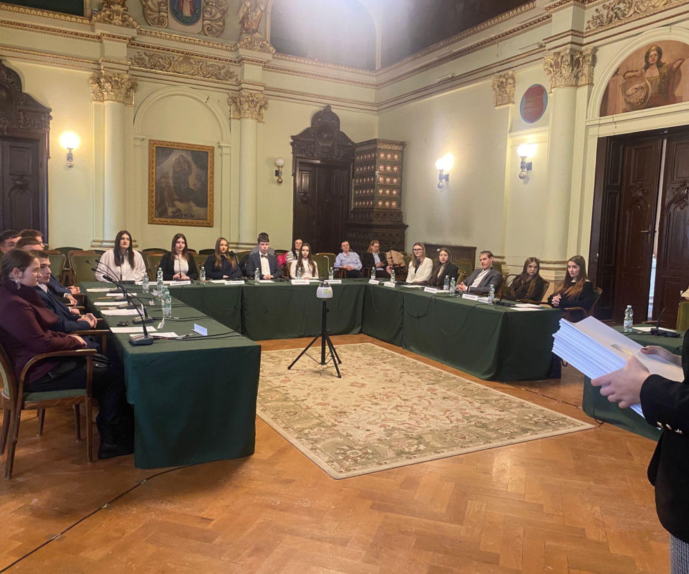 Młodzi biorą sprawy w swoje ręce! Kolejną kadencję rozpoczęła Młodzieżowa Rada Miasta 