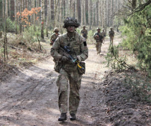 Brytyjscy żołnierze, ćwiczenia na poligonie