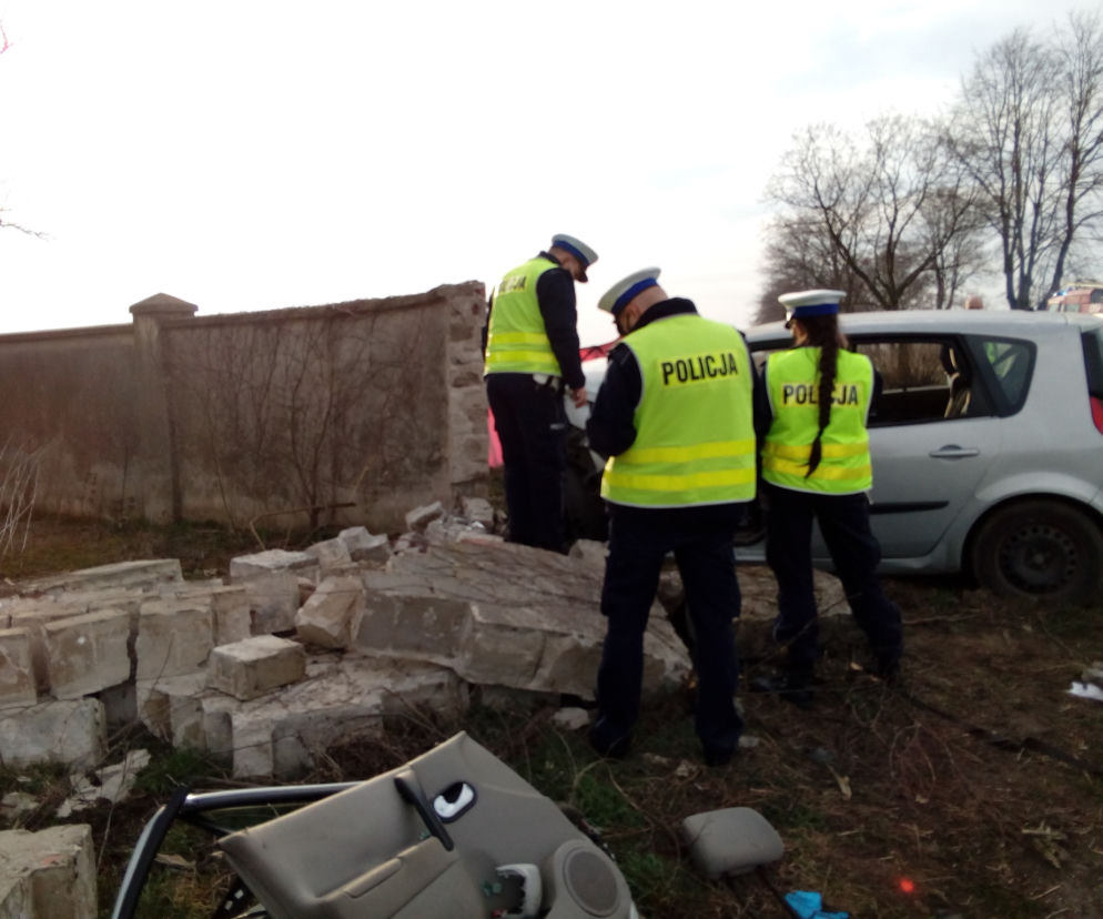 Tragedia na drodze pod Śremem! Dwaj młodzi bracia ZGINĘLI na miejscu [ZDJĘCIA]