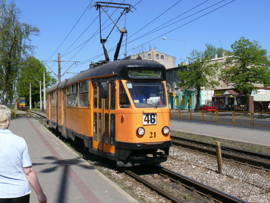 Tramwaj linii 46 do Ozorkowa na przystanku w Łodzi, 2007 rok