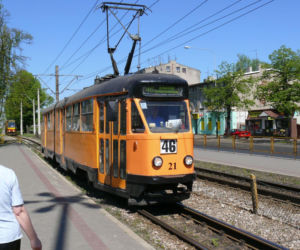 Tramwaj linii 46 do Ozorkowa na przystanku w Łodzi, 2007 rok