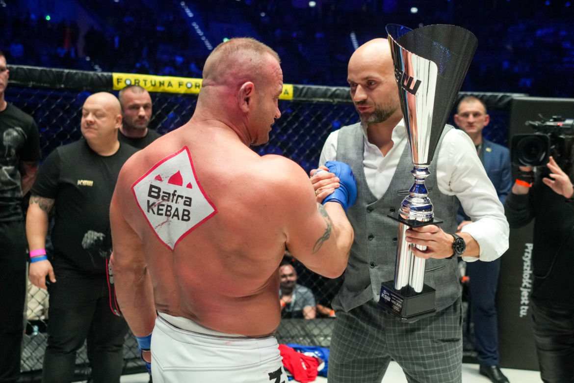 Mamed Khalidov rozbił Mariusza Pudzianowskiego na KSW 77 