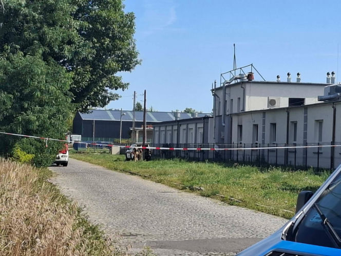 Pożar w fabryce dronów wojskowych w Skarżysku-Kamiennej. Policja bada przyczyny, ulica zablokowana