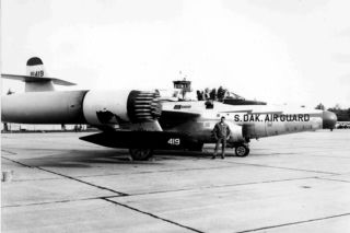 Samolot F-89D Scorion uzbrojony w 104 rakiety FFAR