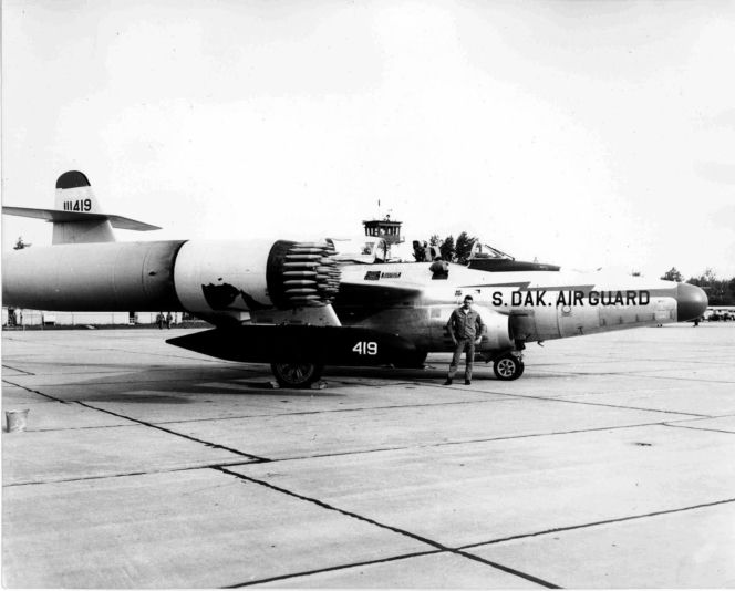 Samolot F-89D Scorion uzbrojony w 104 rakiety FFAR