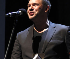 Tomasz Karolak na archiwalnych zdjęciach. Tak wyglądał na początku kariery