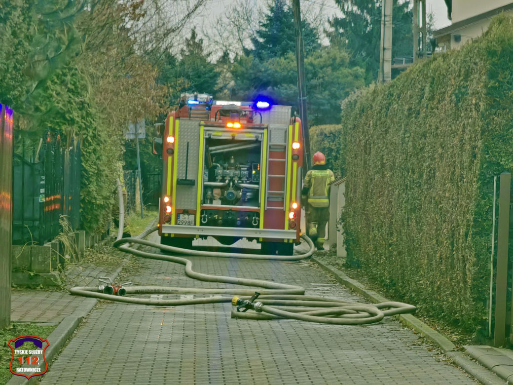 Pożar w Tychach. W budynku znajduje się żłobek i hotel. Trwa akcja strażaków