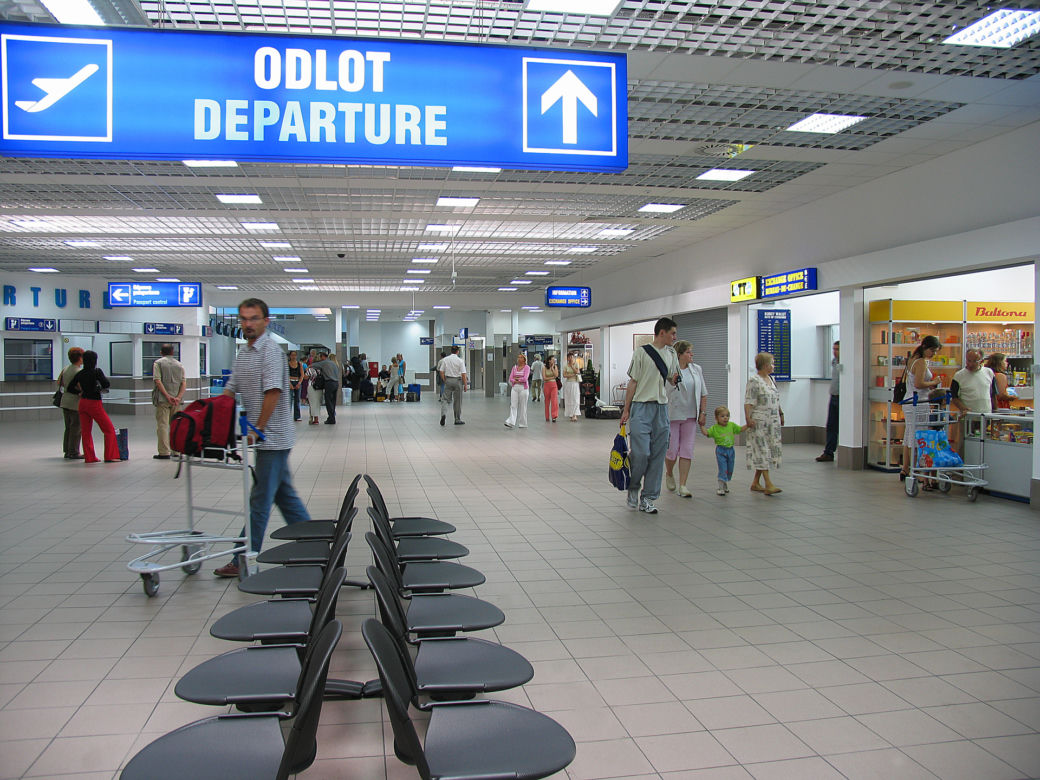 Tak się kiedyś latało! Katowice Airport 20 lat temu. Te zdjęcia to prawdziwa podróż w czasie
