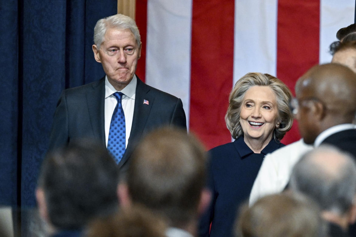Dopiero teraz pokazali, co zrobiła Hillary Clinton na inauguracji! Zagadkowa sprawa