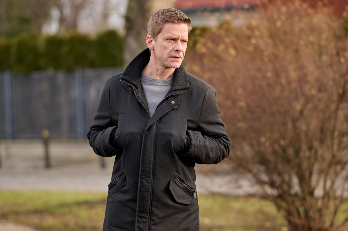 Robert zostaje gangsterem - czy uda mu się zinfiltrować mafię i wyjść z tego cało?