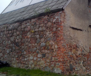 Zabytkowy kościółek na Świerczewie