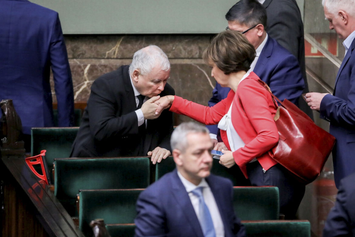 Tak całuje Kaczyński. Szarmanckie gesty prezesa PiS 