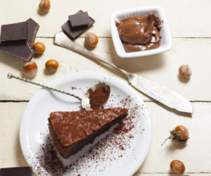 Ciasto Ferrero Rocher bez pieczenia – prosty deser, który oczaruje każdego