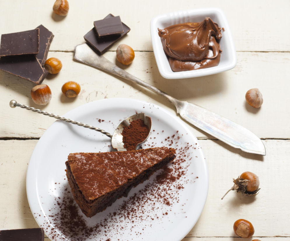 Ciasto Ferrero Rocher bez pieczenia – prosty deser, który oczaruje każdego