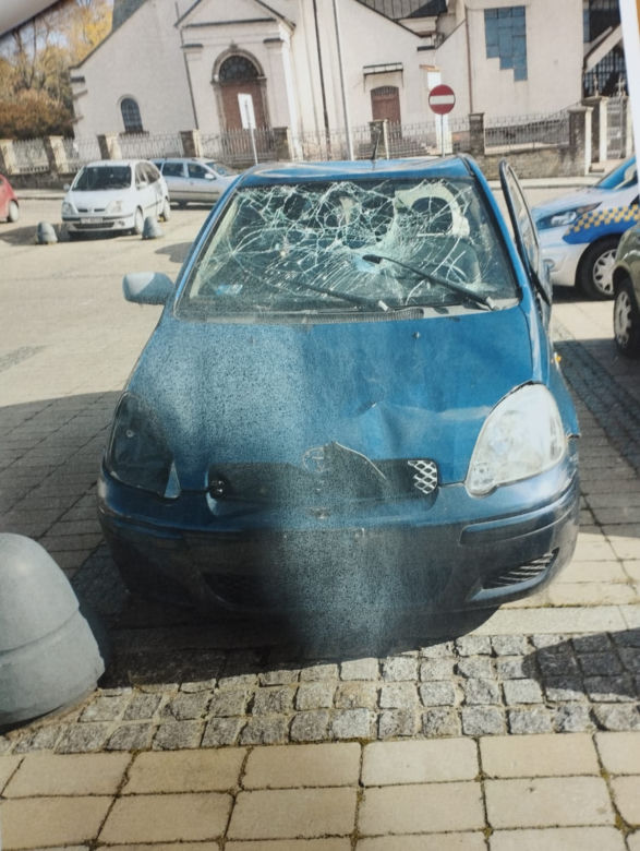 Szpecą i zajmują miejsca parkingowe. Wraki na ulicach Starachowic