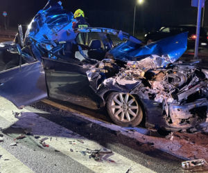 Koszmar pod Piasecznem. Auto kompletnie zmiażdżone po starciu z tirem