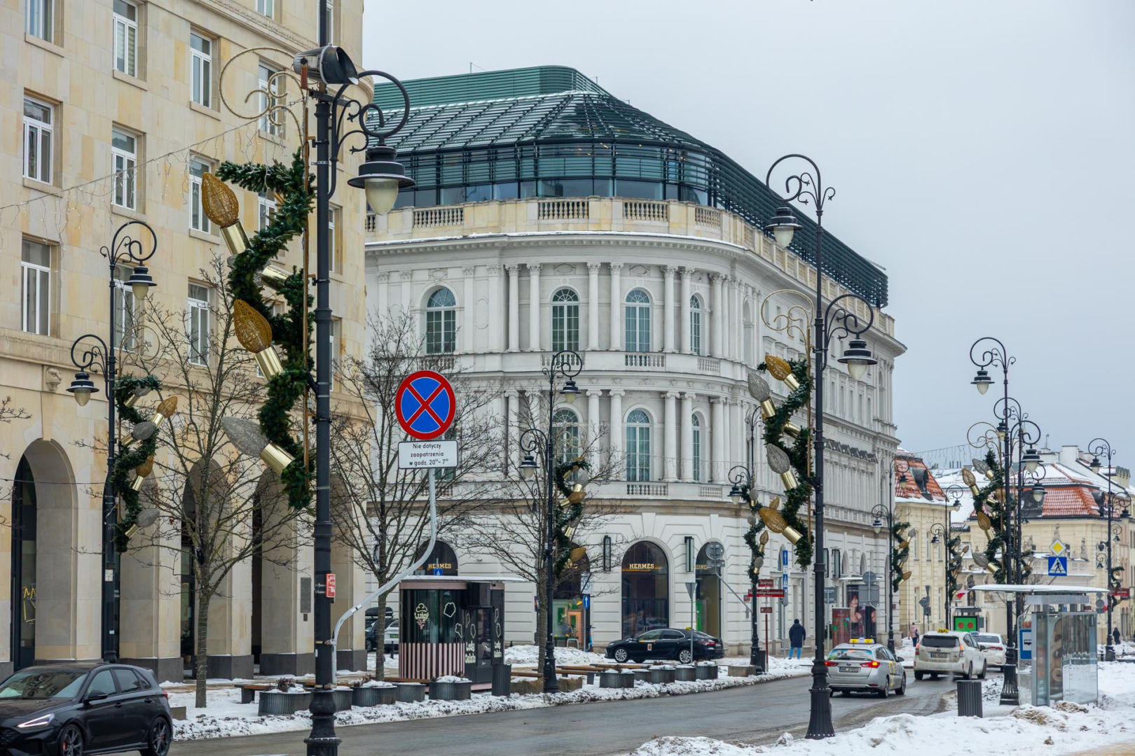 Hotel Europejski działa obecnie pod nazwą Raffles Europejski Warsaw