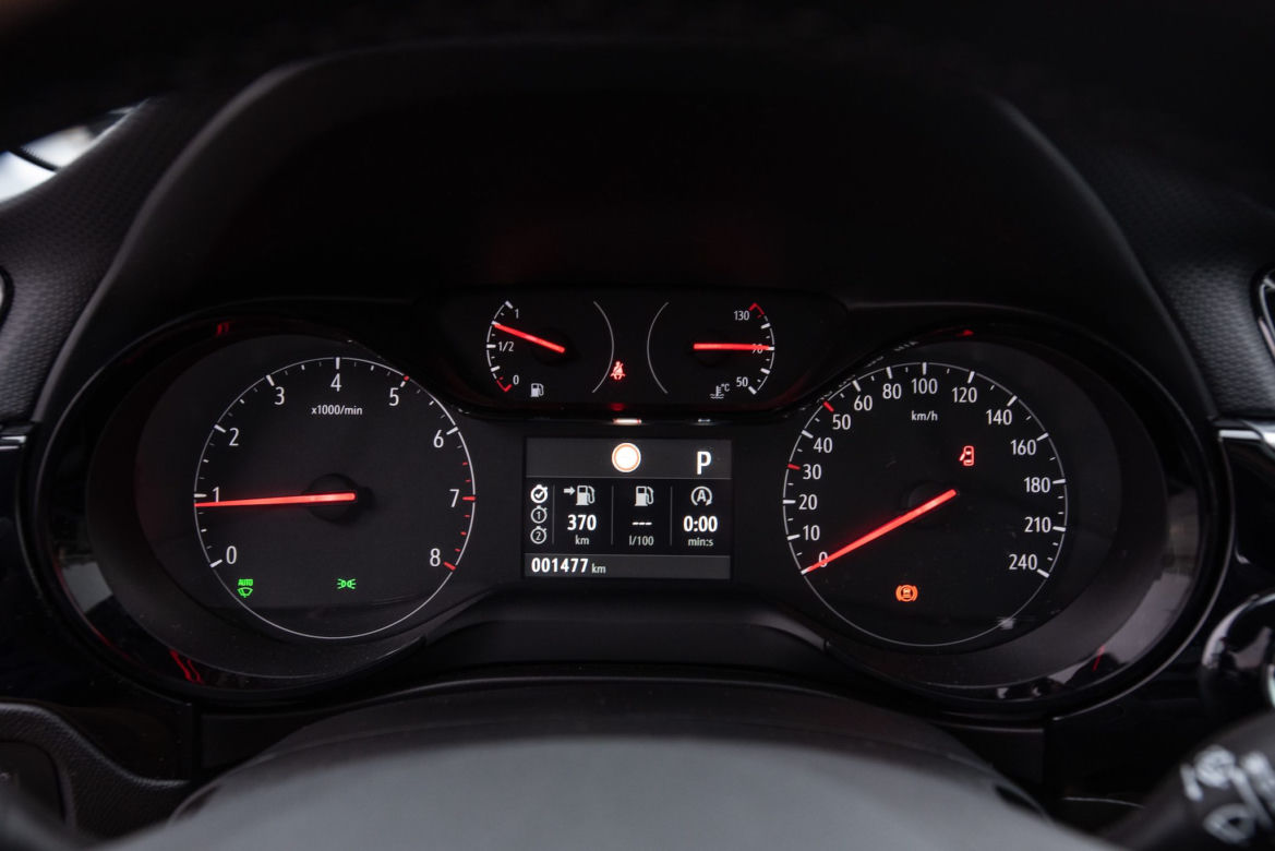 Peugeot 208 Allure vs Opel Corsa Elegance