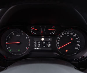Peugeot 208 Allure vs Opel Corsa Elegance