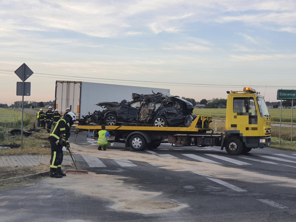 Znak "stop" stanął na skrzyżowaniu śmierci. Minął rok od potwornej tragedii w Elżbietowie
