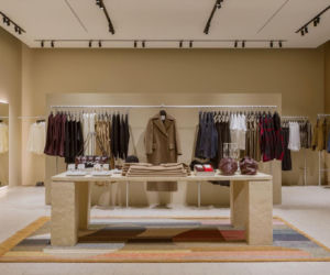 Gdy męska moda łączy się z fantazją. Alexander Skarsgård w looku od COS na Sundance Film Festival