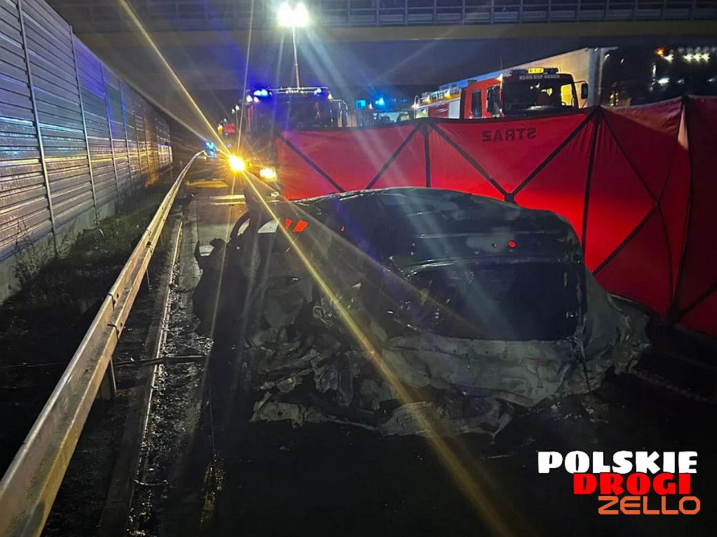 Tak wygląda grób ofiar wypadku na A1. Od tragedii pod Piotrkowem Trybunalskim minął rok [ZDJĘCIA].