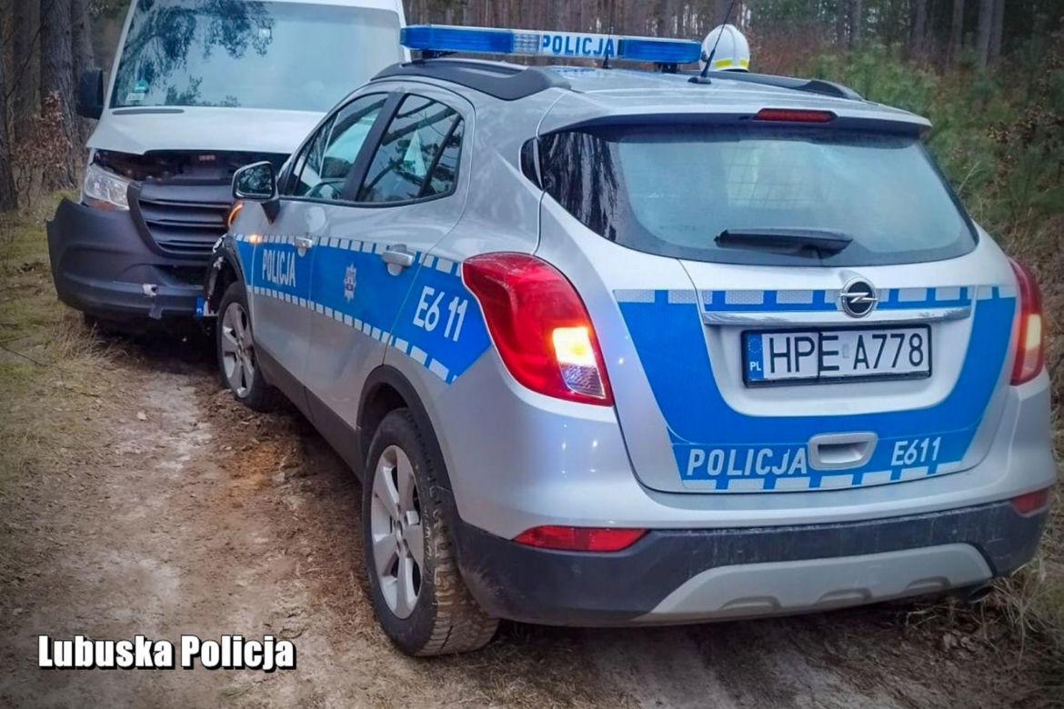 Szalony pościg za trojgiem nastolatków w Lubuskiem! Dwóch policjantów wylądowało w szpitalu [ZDJĘCIA].