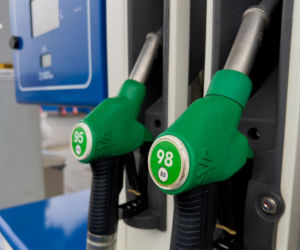 Polacy zadowoleni z obniżki cen paliw