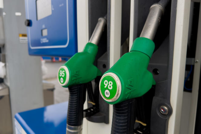 Polacy zadowoleni z obniżki cen paliw