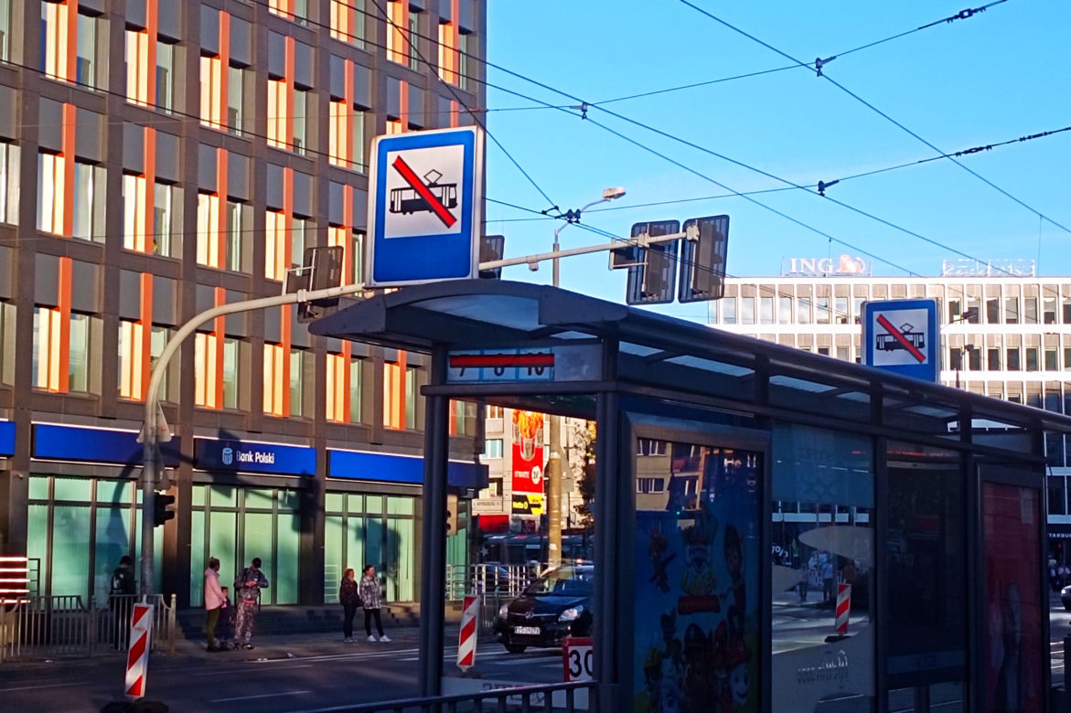 Utrudnienia na placu Zwycięstwa i Bramie Portowej