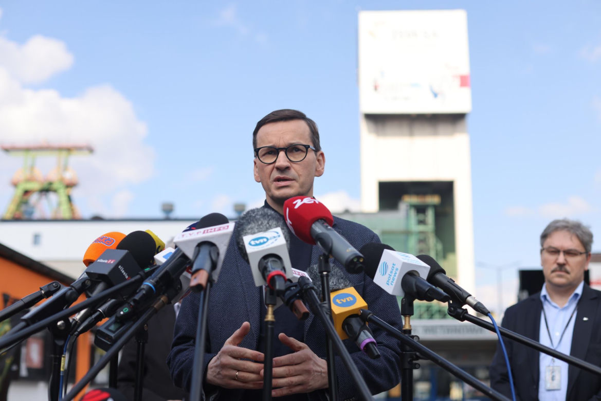 Premier Mateusz Morawiecki przed kopalnią w Zofiówce [GALERIA]