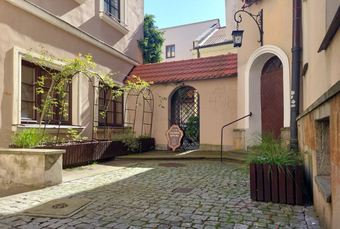 Urokliwe podwórka Starego Miasta w Zamościu