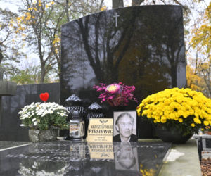 Tak wygląda grób Krzysztofa Piesiewicza