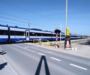 Kolejarze przed świętami Bożego Narodzenia apelują o bezpieczeństwo na przejazdach kolejowych 