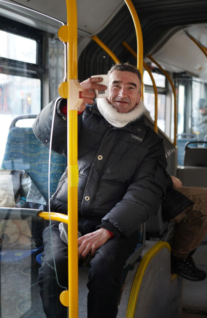 "To jest ogromna pomoc". Mobilna ogrzewalnia w Białymstoku. Można się ogrzać i napić herbaty