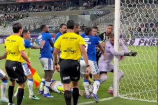 Burdy na meczu Cruzeiro - Atletico Mineiro