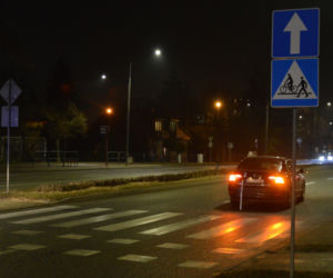 Radom: Cztery nastolatki potrącone na przejściu, jedna ciężko ranna. Wjechał w nie radny PiS