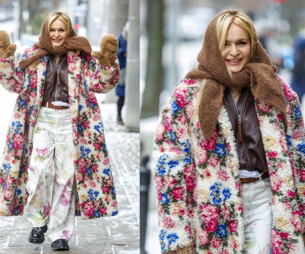 Monika Olejnik jak babooshka pod studiem TVN! Kwiaty, chusta i… plakat Warhola za fortunę