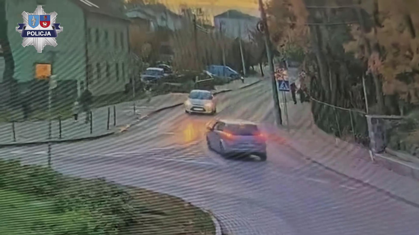 Wjechał na chodnik, minął dziecko i runął z wiaduktu. Nagranie mrozi krew w żyłach!