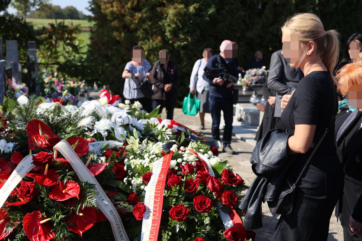 Ksiądz Stasio wrócił do Grzęski na zawsze. Spoczął obok rodziców. „Tu otrzymał chrzest"