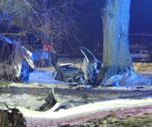 Uciekał seatem przed policją. Gonili go przez dwa powiaty. Zginął na drzewie