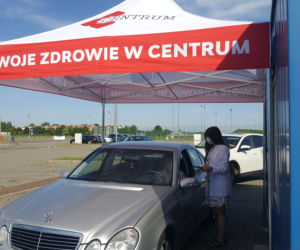 Punkt szczepień drive-thru w Siedlcach