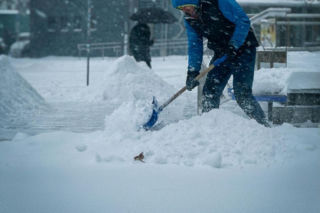 Atak zimy. Zamknięte szkoły, totalny paraliż