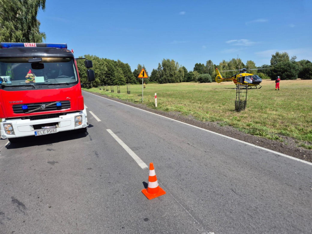 Śmiertelny wypadek pod Łęczycą. 28-letni motocyklista uderzył w tył tira [ZDJĘCIA]