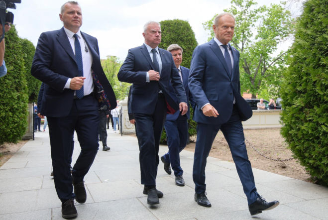 Tusk przyjechał pożegnać Olechowskiego. Jednego z „trzech tenorów PO”